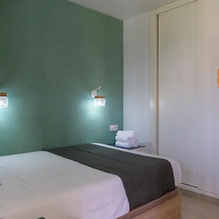 First Line Sea Views Апартаменты
